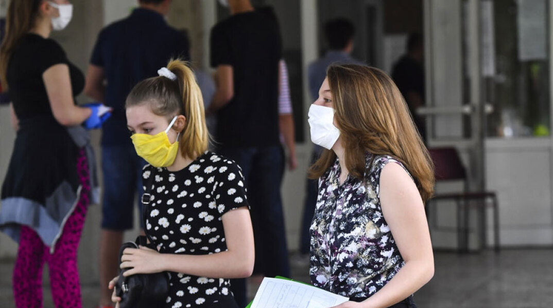 Κορωνοϊός και άνοιγμα σχολείων - Εκτεταμένη η χρήση μάσκας στους μαθητές