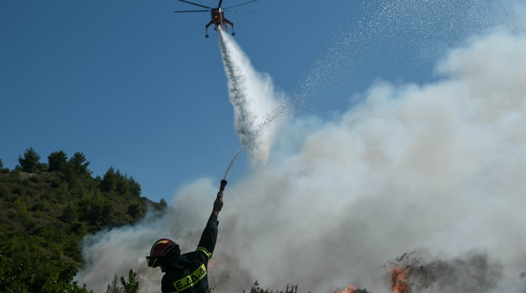Φωτιά στον Διόνυσο