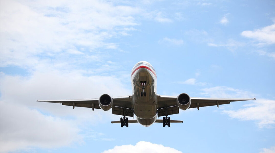 Αεροσκάφος με 17 επιβάτες θετικούς στον κορωνοϊό από τη Μύκονο προσγειώθηκε στην Κύπρο