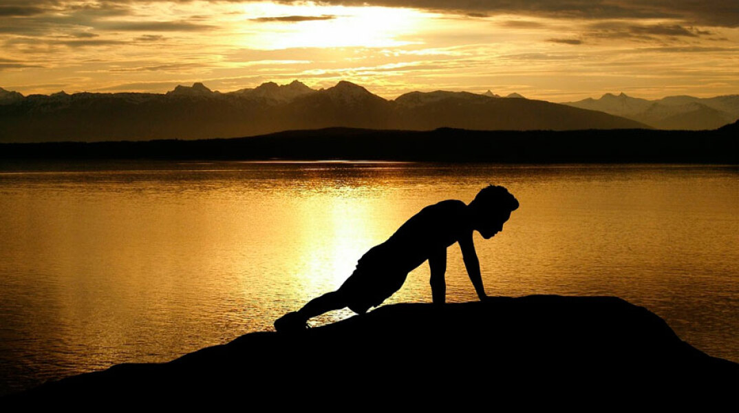 Κορωνοϊός στην Ινδονησία: Push-ups ως τιμωρία για όποιον δεν τηρεί τα περιοριστικά μέτρα