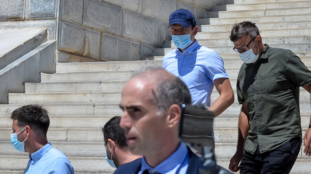 Ένοχος ο Χάρι Μαγκουάιρ, αρχηγός της Μάντσεστερ Γιουνάιτεντ για την επίθεση σε αστυνομικούς στη Μύκονο