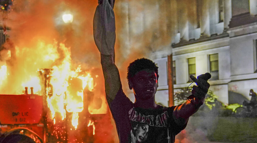 Οργή στις ΗΠΑ μετά το νέο περιστατικό αστυνομικής βίας, εναντίον μαύρου Αμερικανού στο Ουισκόνσιν