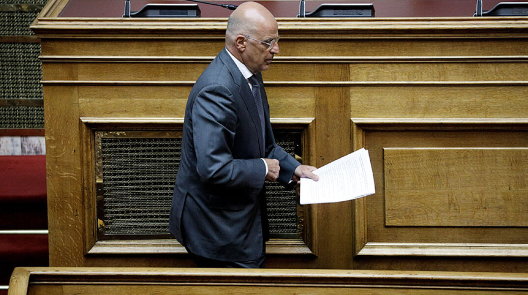 Ο υπουργός Εξωτερικών Νίκος Δένδιας στη Βουλή