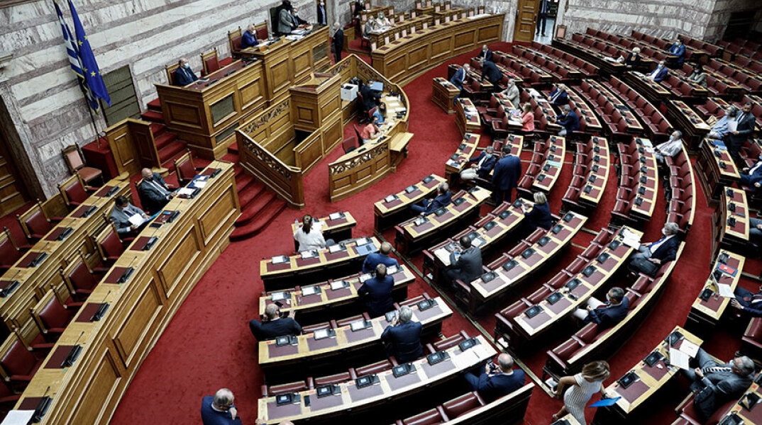 Εγκρίθηκαν κατά πλειοψηφία στη Βουλή οι συμφωνίες με Αίγυπτο και Ιταλία για ΑΟΖ