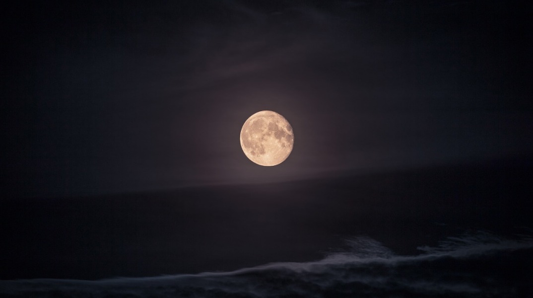 panselinos-full moon.jpg