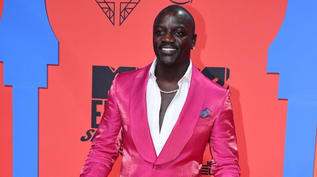 Ο δημοφιλής τραγουδιστής Akon