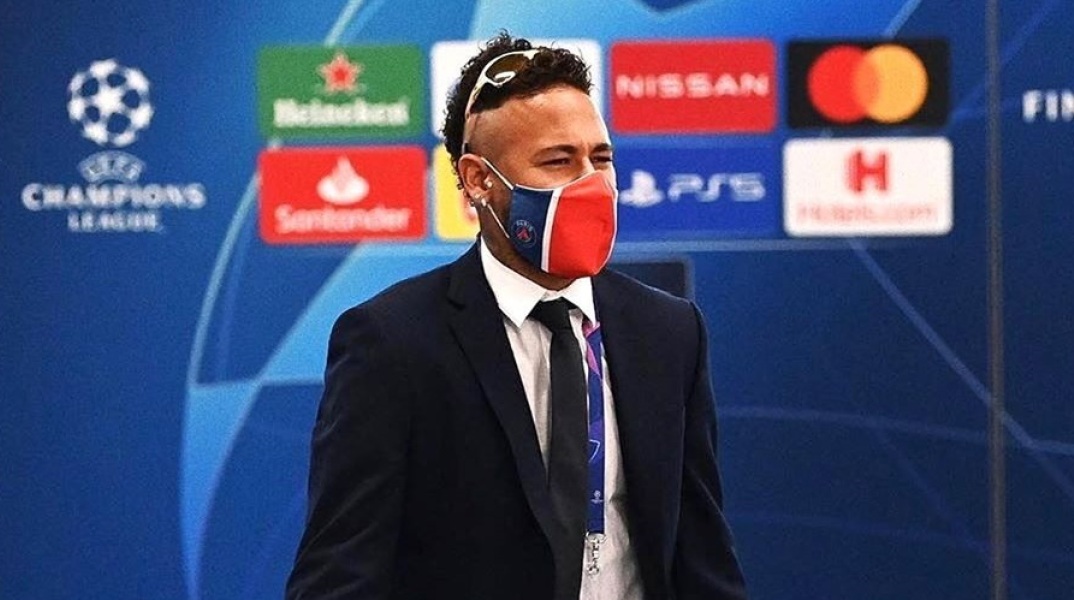 Ο Νεϊμάρ με μάσκα προστασίας για τον κορωνοϊό