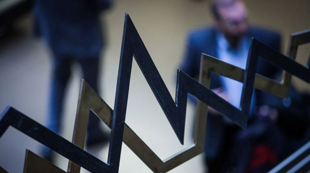 Έξοδος στις αγορές με δεκαετές ομόλογο