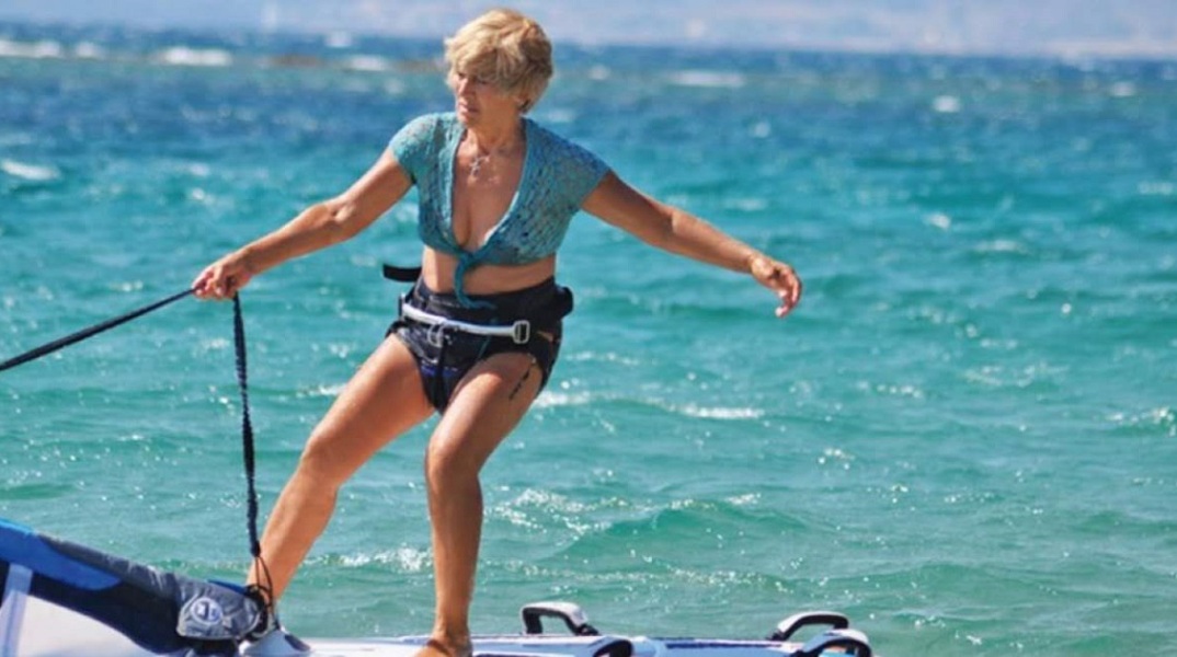 Ελληνίδα windsurfer 82 ετών, διεκδικεί το ρεκόρ Guinness