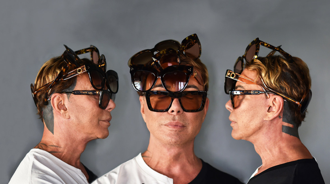 Ο σχεδιαστής μόδας Λάκης Γαβαλάς μιλάει για τα γυαλιά στο podcast του στο pod.gr