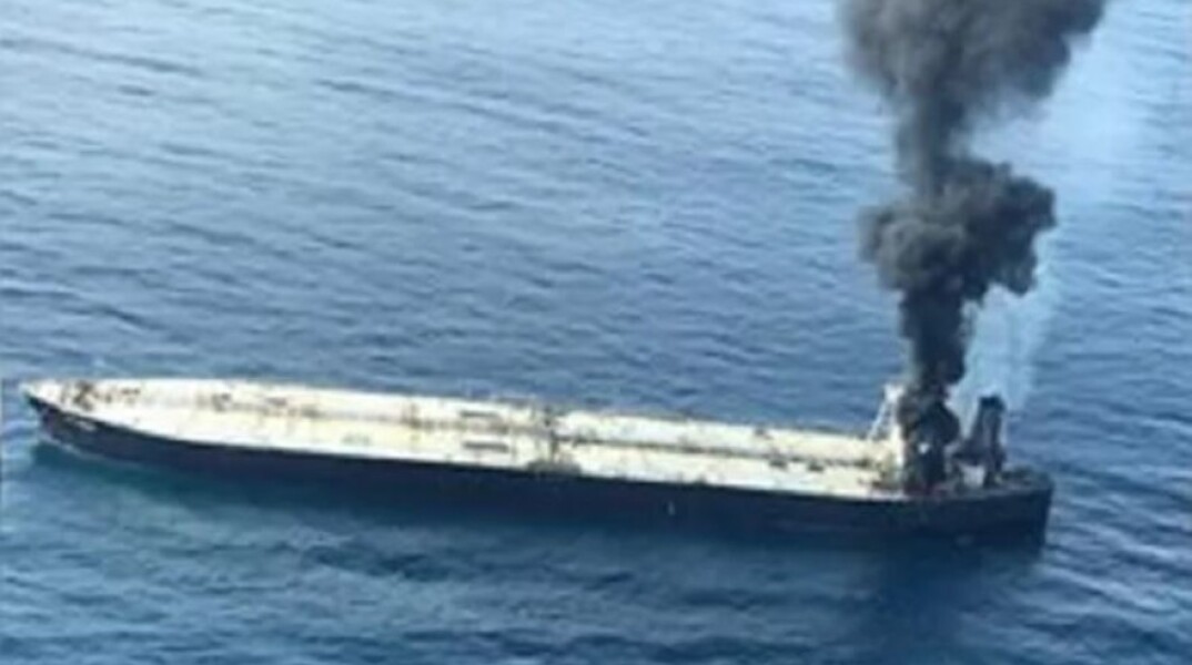Φωτιά σε τάνκερ ανοιχτά της Σρι Λάνκα