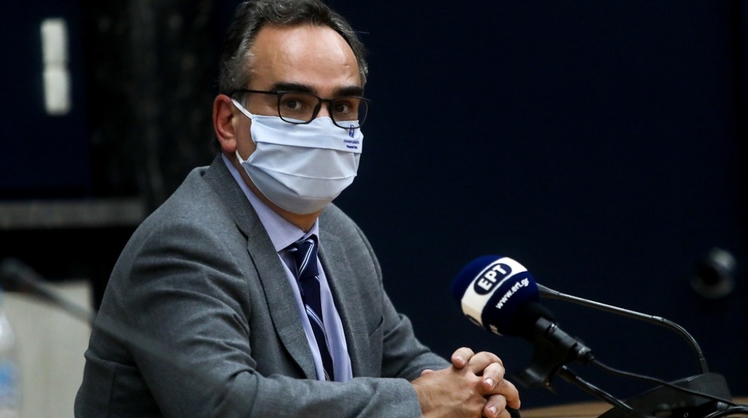 Ο υφυπουργός Υγείας, Βασίλης Κοντοζαμάνης