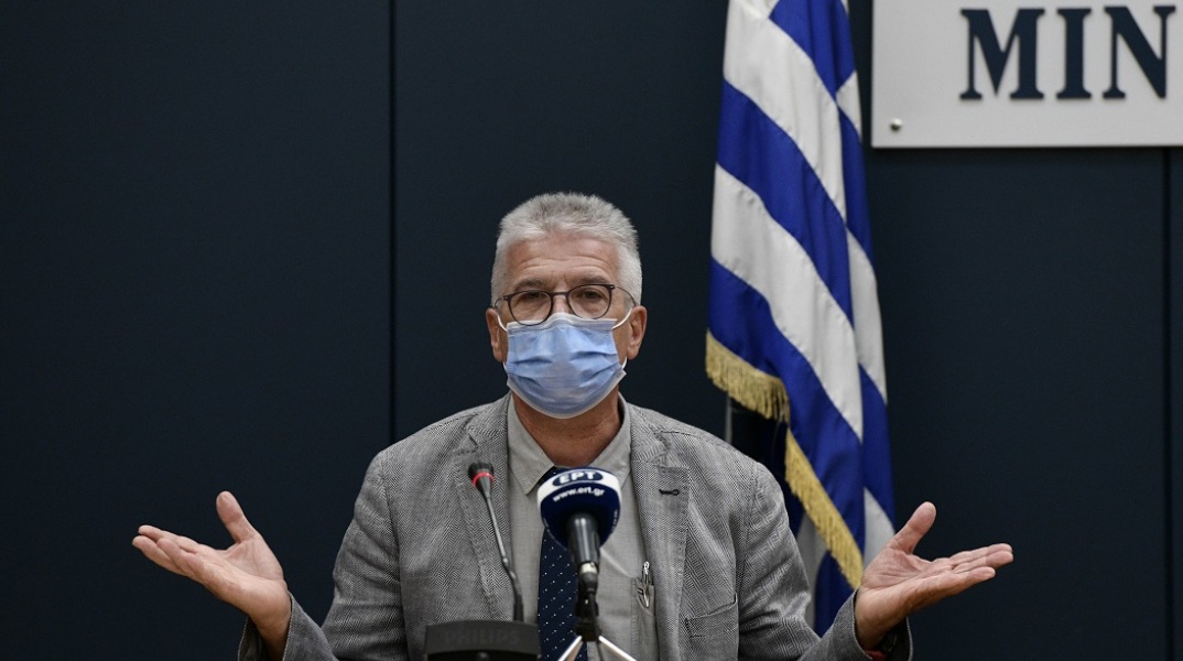 Ο καθηγητής Χαράλαμπος Γώγος