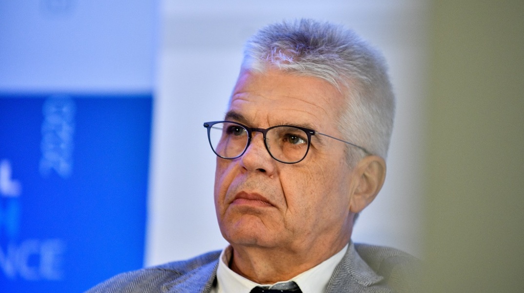 Ο καθηγητής Χαράλαμπος Γώγος