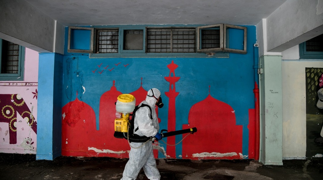 Απολύμανση σε σχολείο 