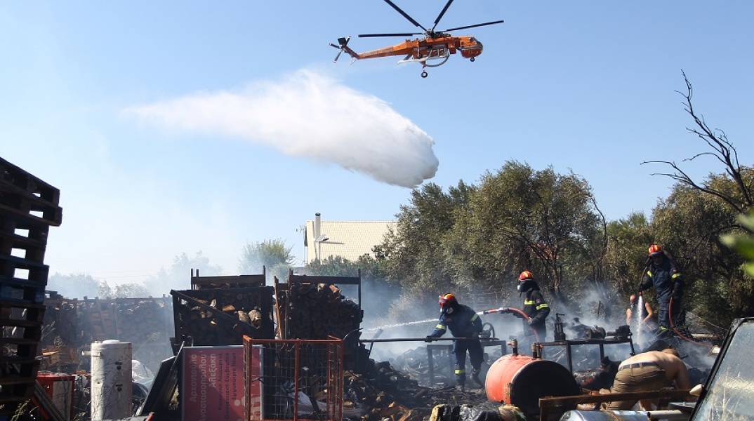 Φωτιά στη Ραφήνα 