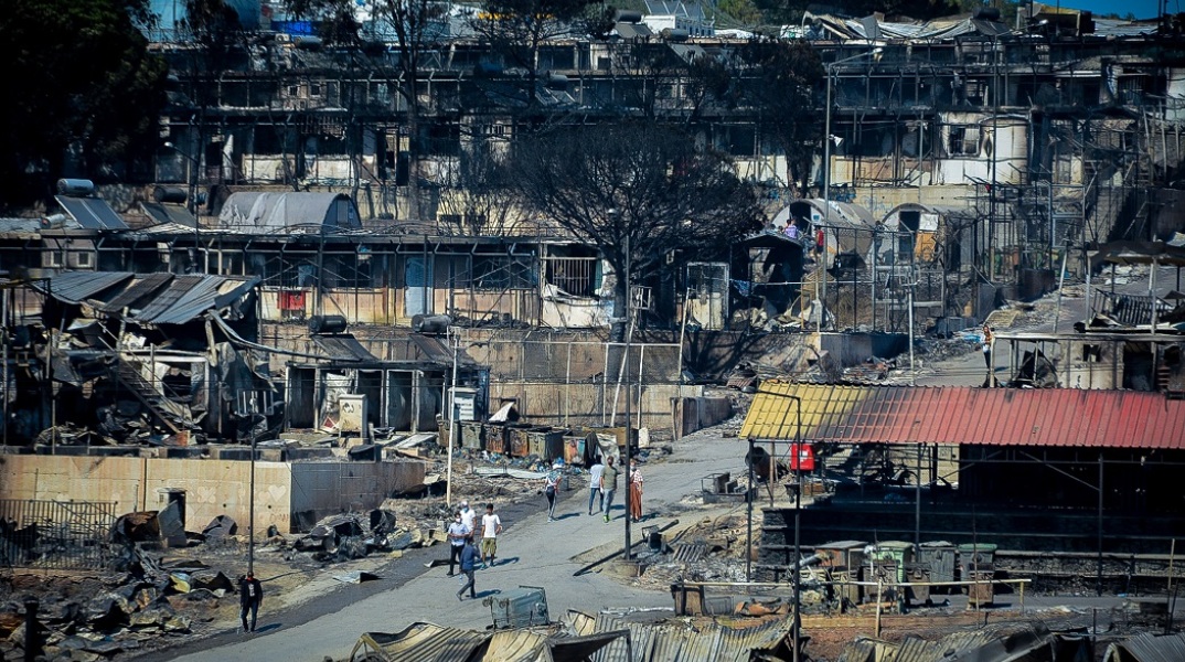 Φωτιά στο ΚΥΤ της Μόριας