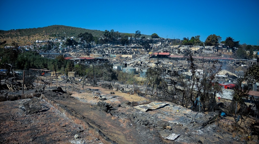 Φωτιά στο ΚΥΤ της Μόριας