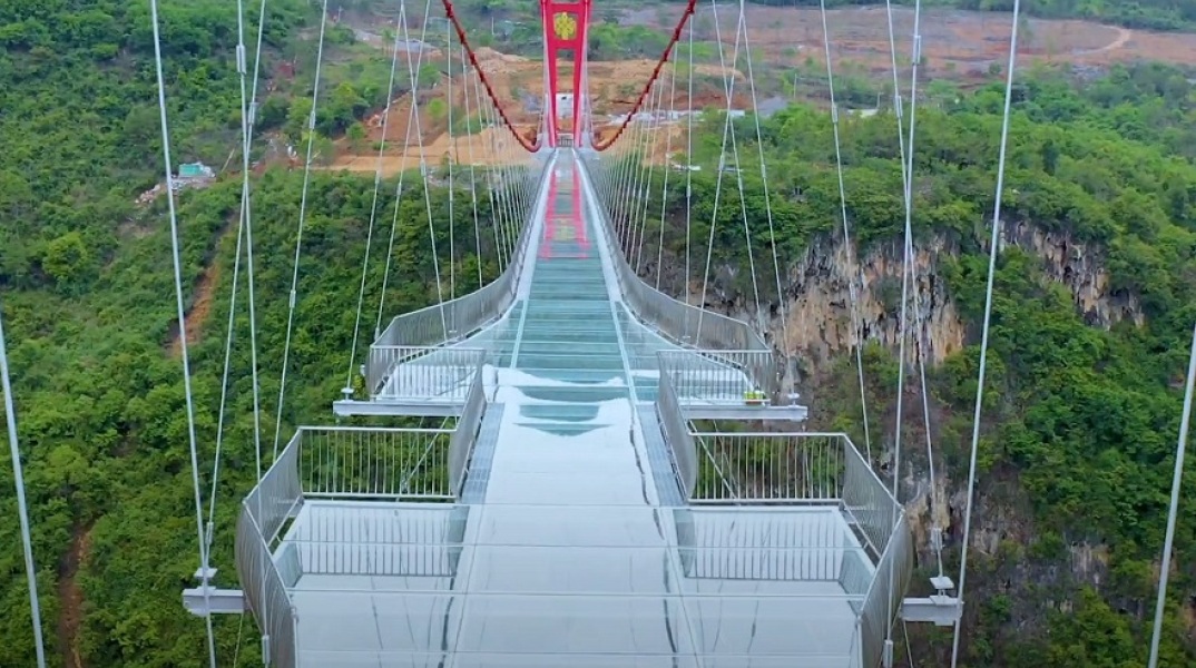 Η μεγαλύτερη γυάλινη γέφυρα στον κόσμο 