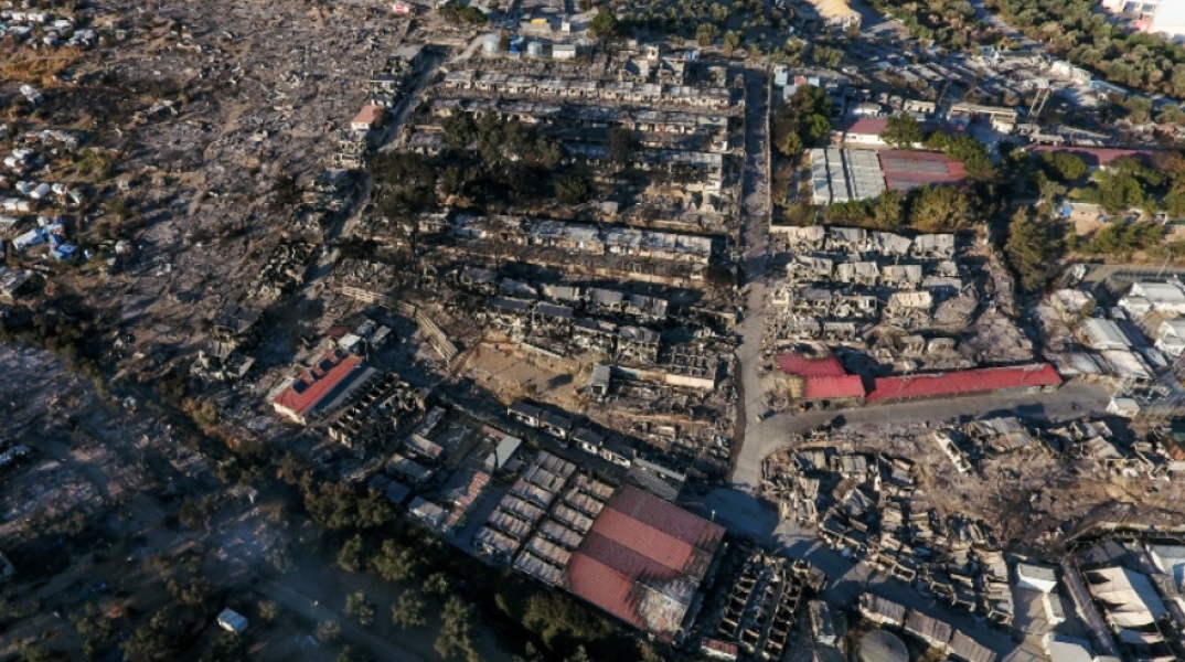 Εικόνες από την ολοκληρωτική καταστροφή του ΚΥΤ στην Μόρια, μετά την πυρκαγιά