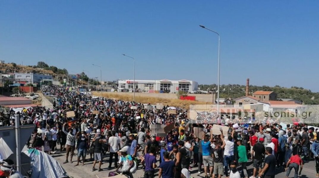 Διαδήλωση προσφύγων και μεταναστών στη Λέσβο σήμερα 