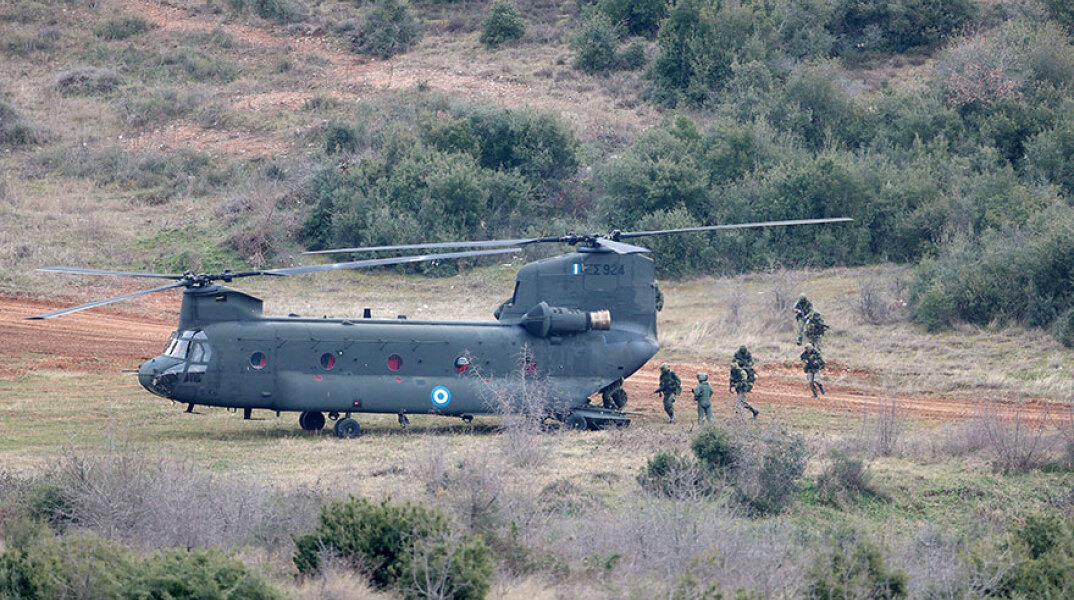 Στους 12 μήνες αυξάνεται η στρατιωτική θητεία στον Στρατό Ξηράς