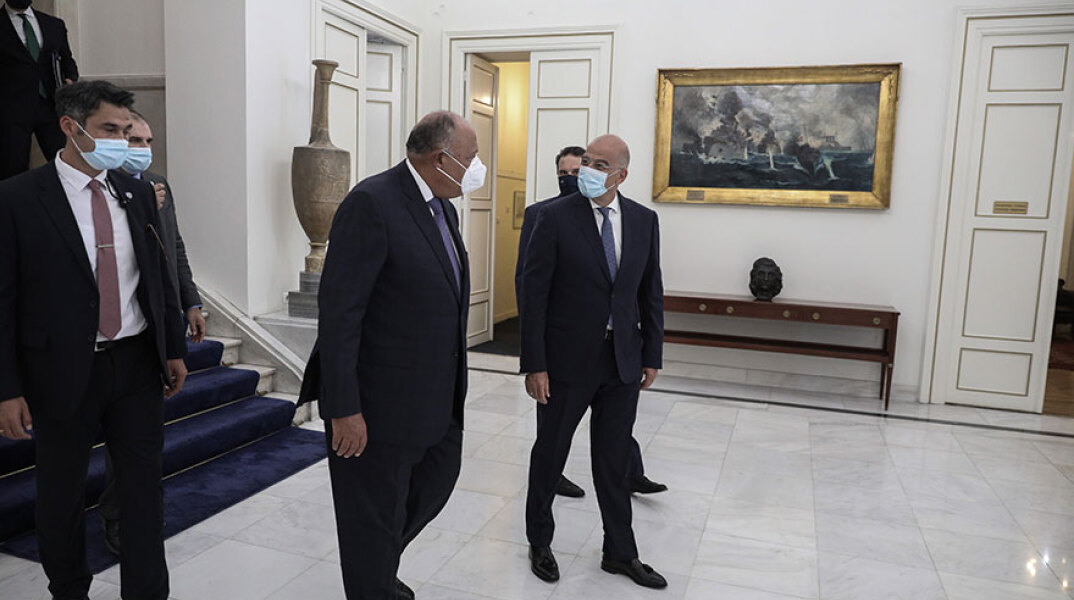 Σε καλό κλίμα η συνάντηση στην Αθήνα ανάμεσα στον υπουργό Εξωτερικών Νίκο Δένδια και τον Αιγύπτιο ομόλογό του Σάμεχ Σούκρι