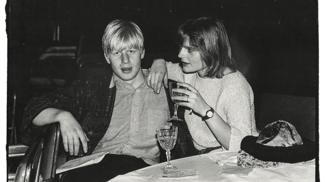 Ο Boris Johnson και η Allegra Mostyn-Owen στο χορό των Σουλτάνων, Οξφόρδη, Town Hall, 10-03-1986 Dafydd Jones/ ACC Art Books