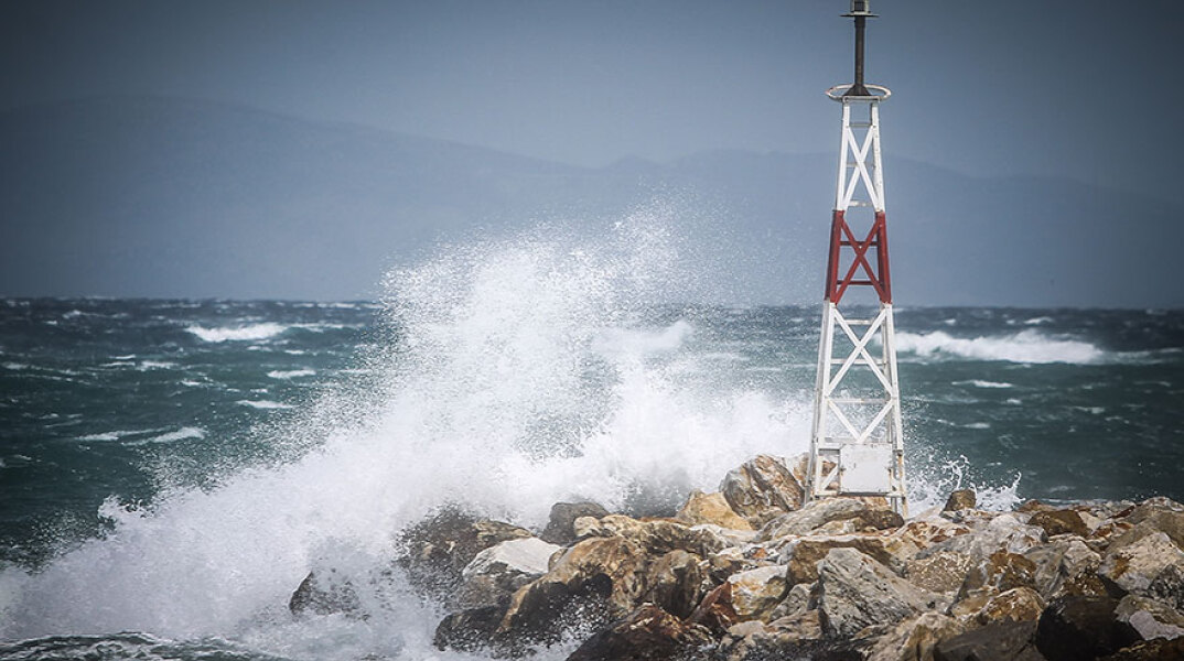 Κύματα 6 μέτρων φέρνει η κακοκαιρία «Ιανός» σύμφωνα με τον μετεωρολόγο Σάκη Αρναούτογλου