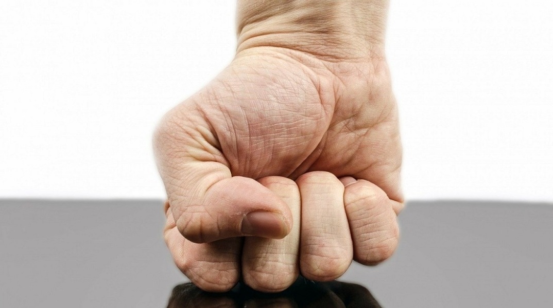 Ξυλοδαρμός- χέρι 