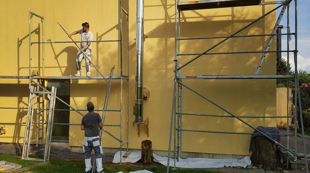 Υπουργείο Περιβάλλοντος: Με χρηματοδότηση από το Ταμείο Ανάκαμψης οι ανακαινίσεις κατοικιών