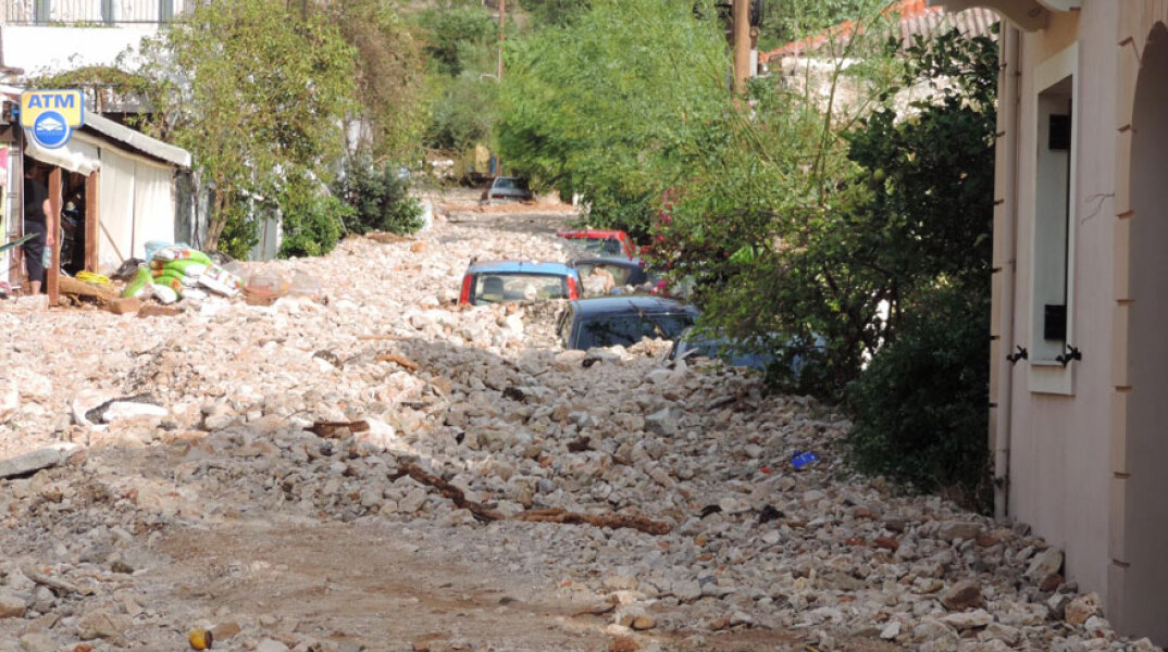 Το βουνό κατέβηκε στην Άσσο, το γραφικό παραθαλάσσιο χωριό στην Κεφαλονιά που «χτυπήθηκε» από την κακοκαιρία «Ιανός»