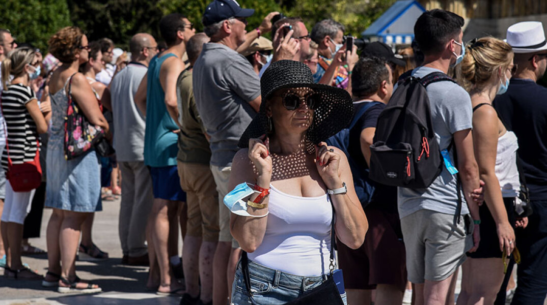 Νέα μέτρα για τον κορωνοϊό στην Αττική - Έως 9 άτομα σε συναθροίσεις σε ανοικτούς και κλειστούς χώρους από τη Δευτέρα 21 Σεπτεμβρίου 2020