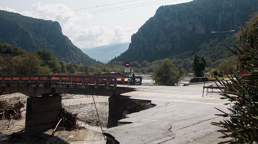 Καταστροφές στο Μουζάκι άφησε πίσω της η κακοκαιρία «Ιανός»