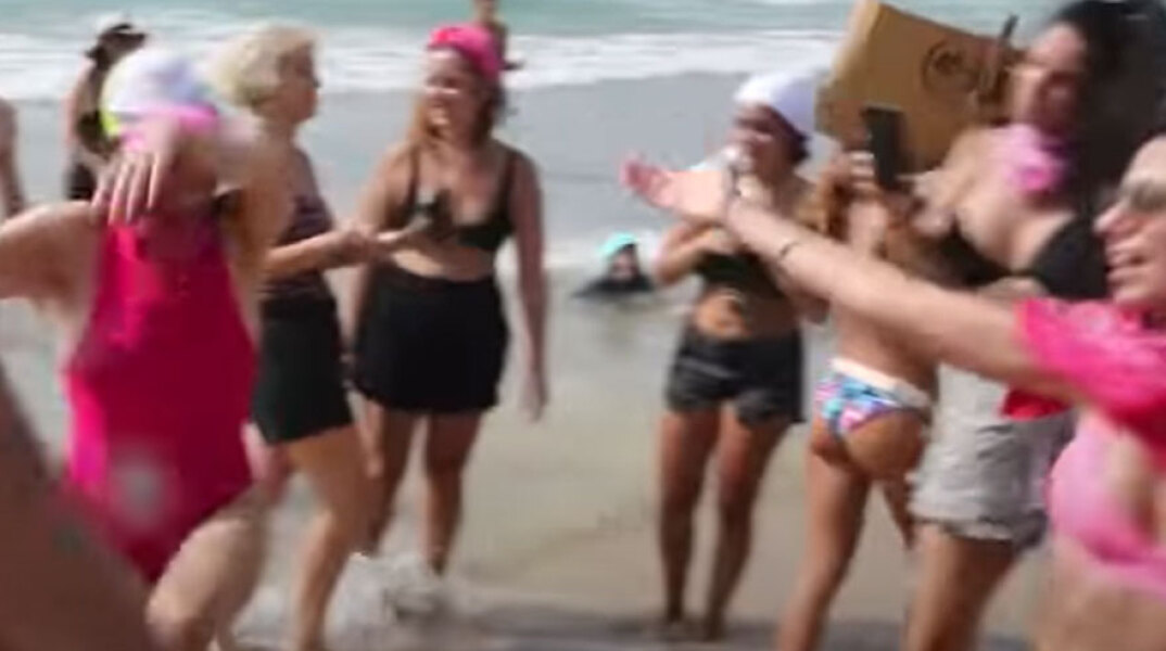 Με χορό και τραγούδι κάτοικοι στο Ισραήλ διαμαρτυρήθηκαν σε παραλία κατά του νέου lockdown