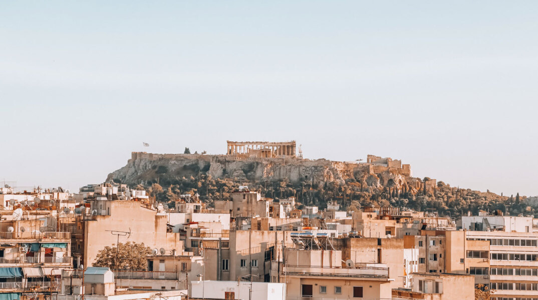 Η Αθήνα από ψηλά, με την Ακρόπολη στο φόντο