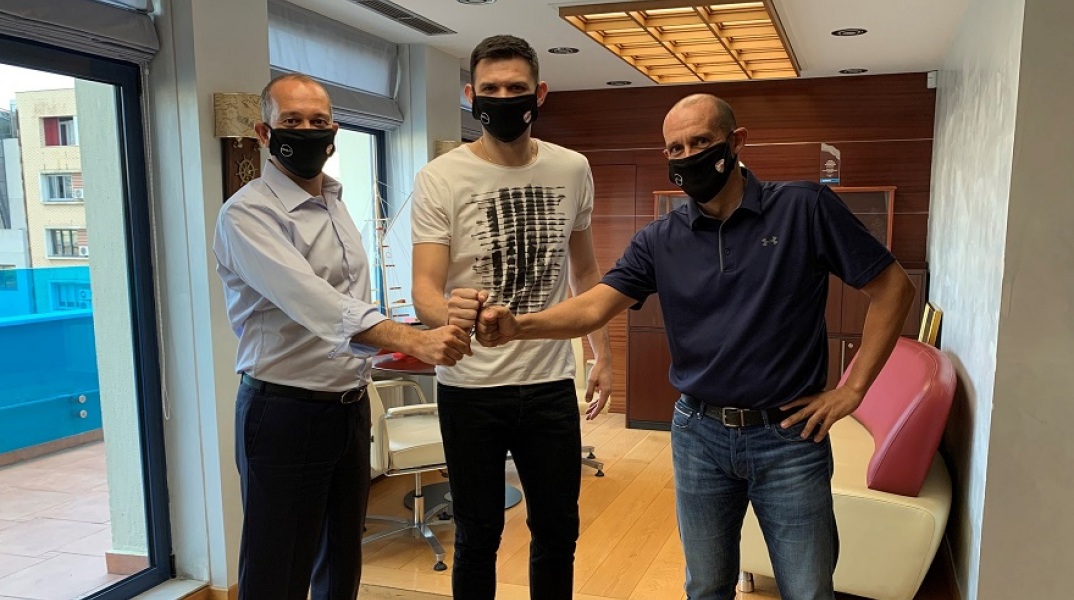 Κώστας Παπανικολάου