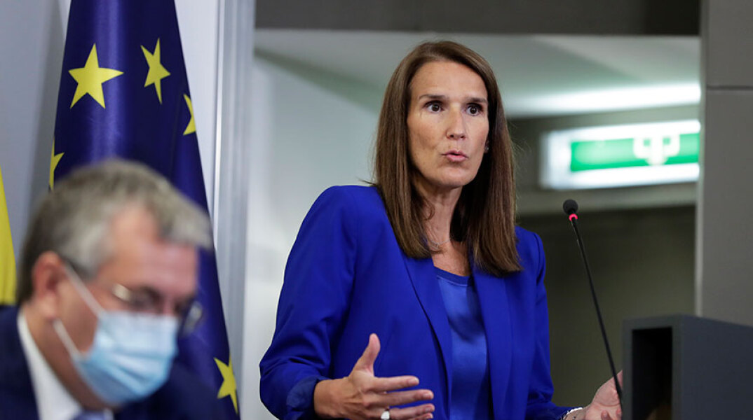 Η πρωθυπουργός του Βελγίου Σοφί Βιλμές κάνει νέες ανακοινώσεις για τη μάσκα και τον κορωνοϊό