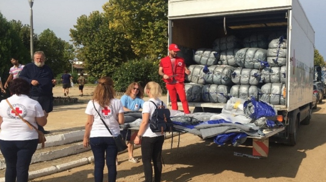 Αποστολή ανθρωπιστικής βοήθειας από τον Ελληνικό Ερυθρό Σταυρό σε Φάρσαλα και Καρδίτσα