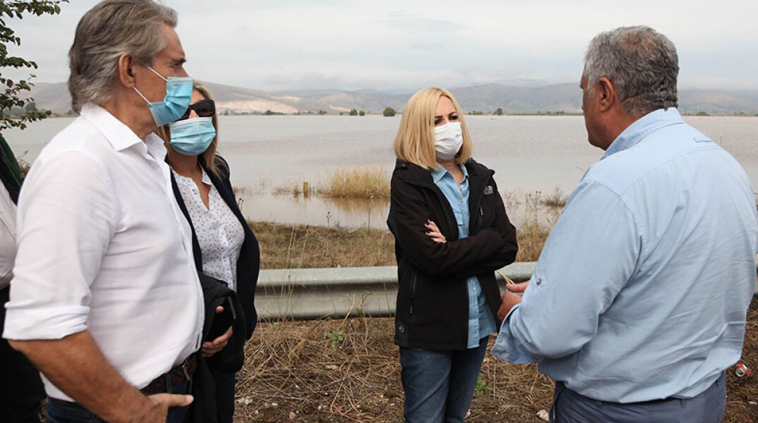 Στην Καρδίτσα η Φώφη Γεννηματά ενημερώνεται για τις καταστροφές που προκάλεσε η κακοκαιρία «Ιανός»