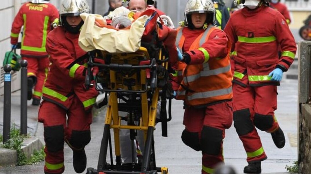 Επίθεση έξω από τα γραφεία του Charlie Hebdo