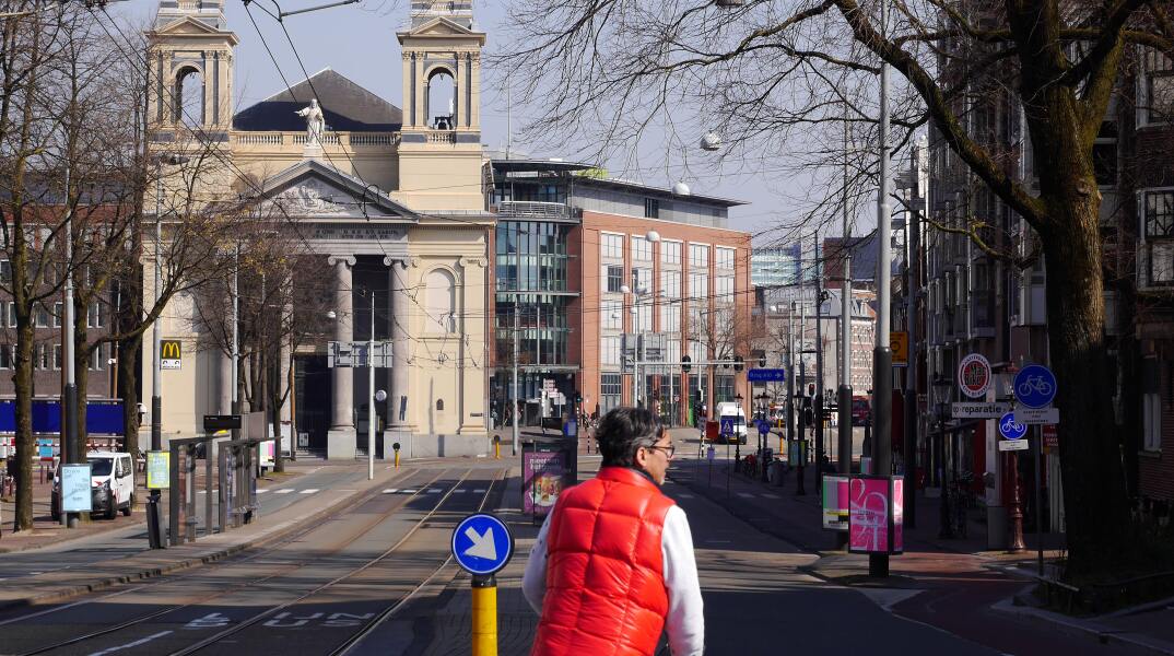 Άδειοι δρόμοι στο Άμστερνταμ 