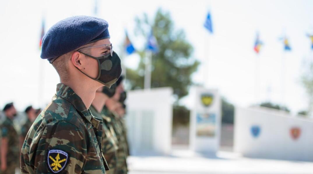 Ο γιος του Κυριάκου Μητσοτάκη, Κωνσταντίνος, φαντάρος