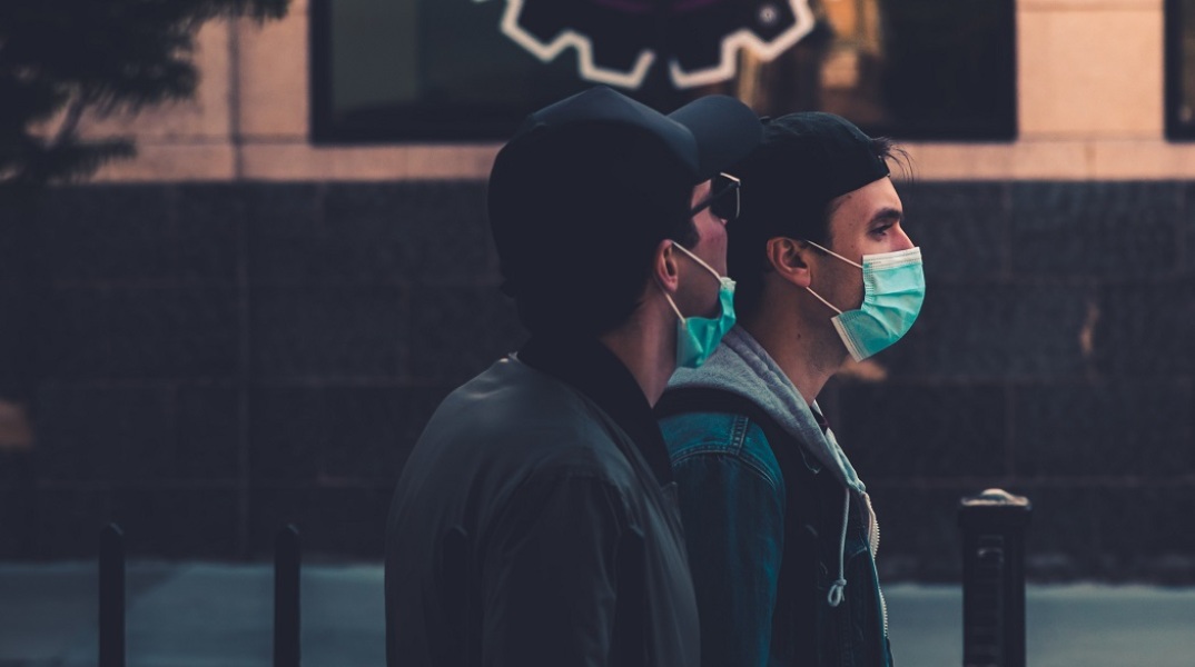 Πολίτες με μάσκα