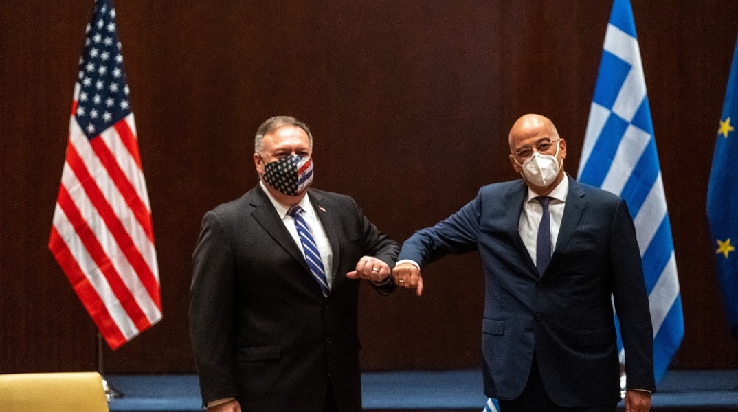 Ο Μαίκ Πομπέο με τον Νίκο Δένδια 