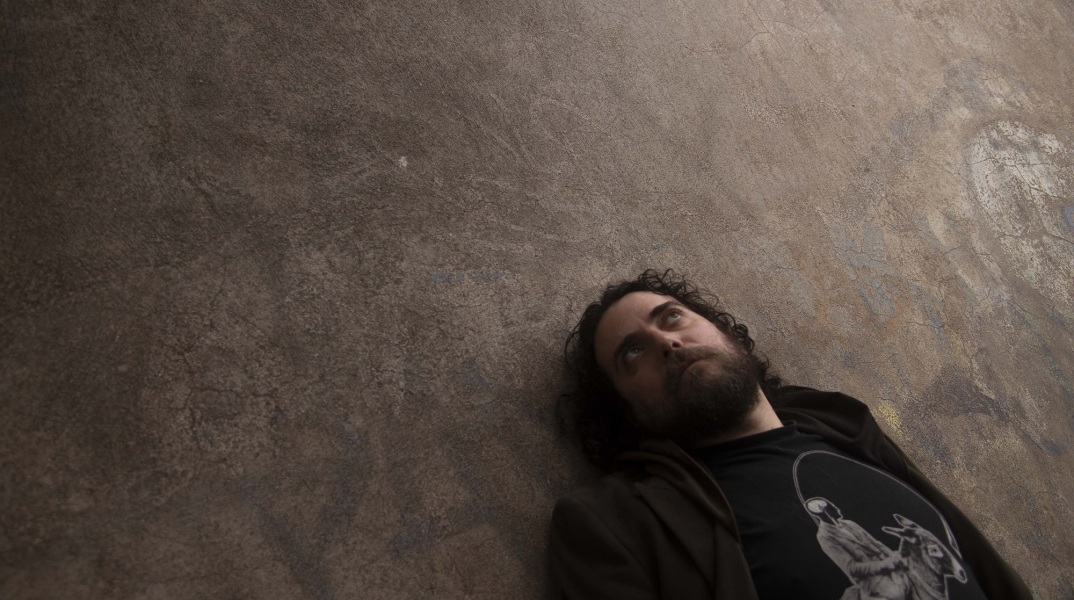 Ο τραγουδοποιός Στάθης Δρογώσης