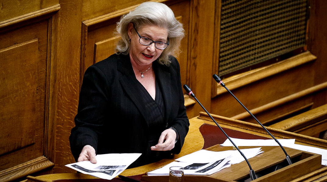 Ως μετακλητή υπάλληλος διορίστηκε στη Βουλή η Ελένη Ζαρούλια, σύζυγος του Νίκου Μιχαλολιάκου