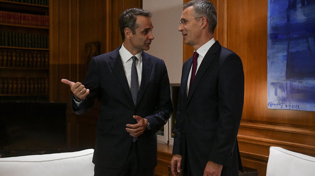 Ο πρωθυπουργός Κυριάκος Μητσοτάκης και ο γενικός γραμματέας του ΝΑΤΟ Γενς Στόλτενμπεργκ