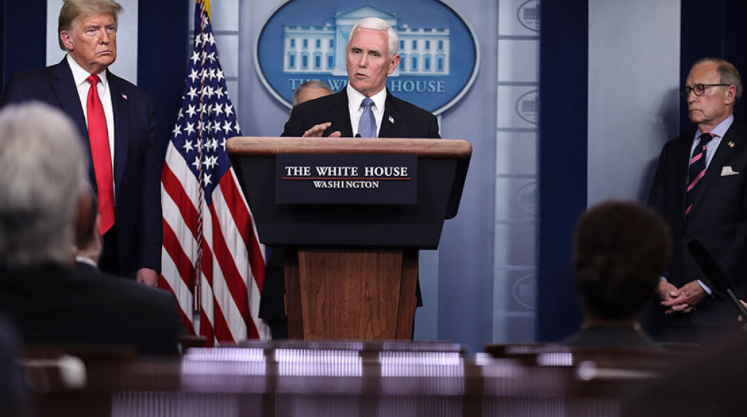 Με τον Ντόναλντ Τραμπ να έχει κορωνοϊό, ο αντιπρόεδρος Μάικ Πενς θα μπορούσε να αναλάβει χρέη προέδρου