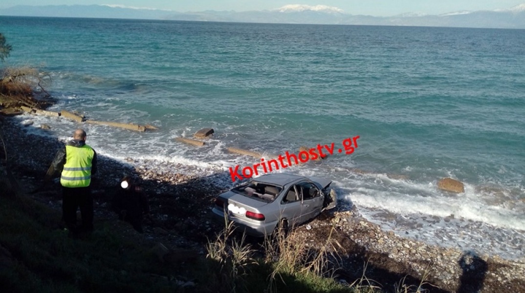 Αυτοκίνητο έπεσε στη θάλασσα
